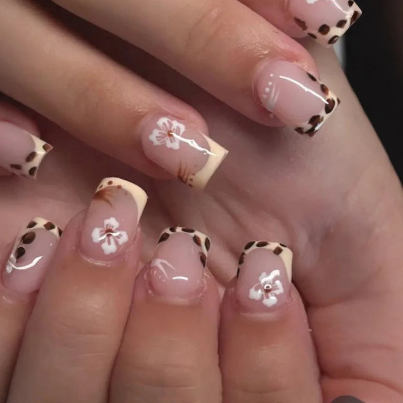 Getadme 24Pcs Short Square Head French False Nails Press on With Simple Flower Design Fake Nail for Woman Reusable Full Cover Nails Tips