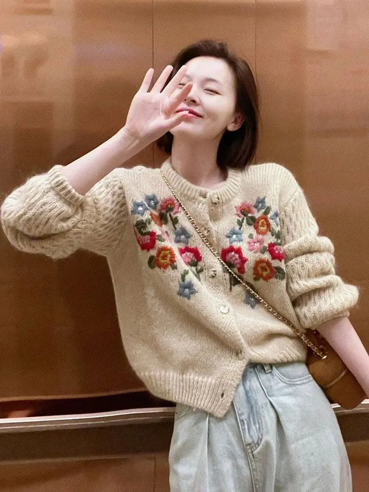 High End Heavy Industry Small Figure Embroidery Small Flower Knitted Sweater Loose Coat Autumn and Winter Sweet Women's Clothing