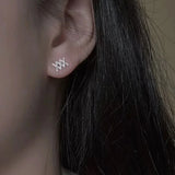 New Design Vintage Light Luxury Exquisite White Bow Stud Earrings For Women Fashion Cute Metal Gothic Jewelry Party Accessories
