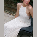 GETADME 우아한 플리츠 홀터넥 롱 드레스 여성 레트로 섹시 슬림 슬리브리스 백리스 비치 드레스 여성 시크 파티 홀리데이 베스티도